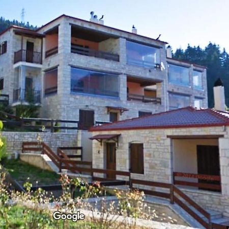 Вілла La Casa Di Pietra Karpenisi Екстер'єр фото