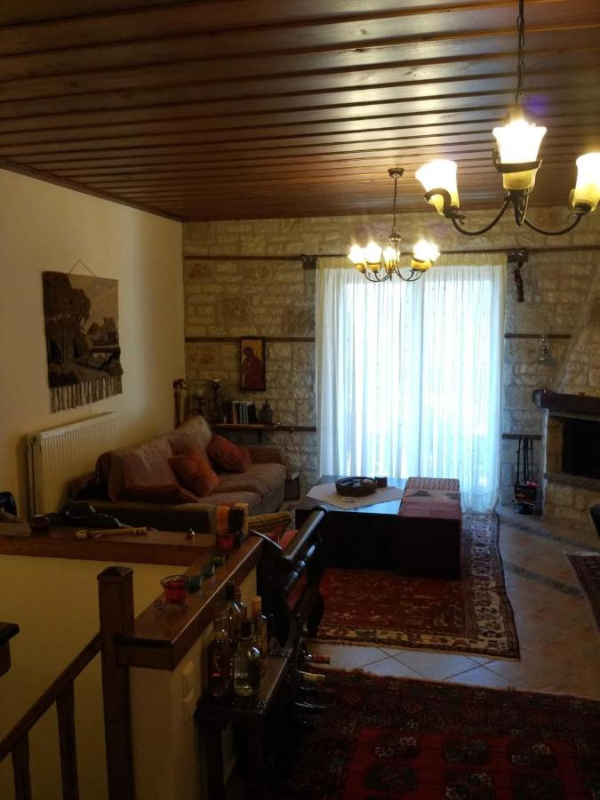 Вілла La Casa Di Pietra Karpenisi Екстер'єр фото