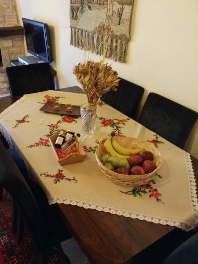 Вілла La Casa Di Pietra Karpenisi Екстер'єр фото